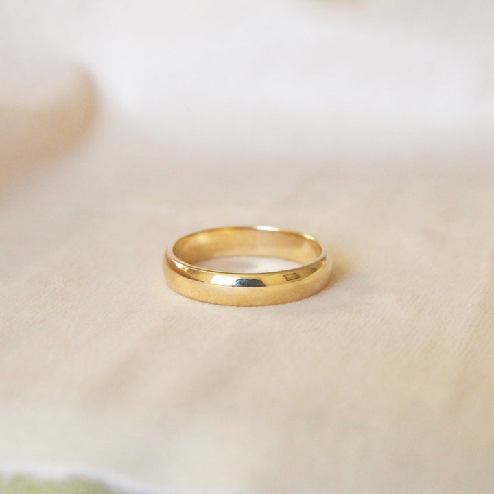 The D Shape Wedding Band