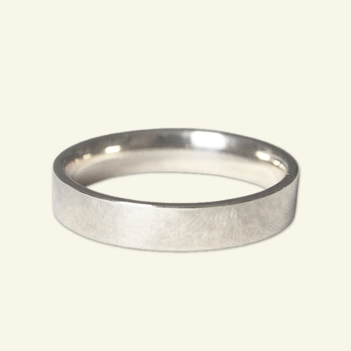 The Flat Court Shape Wedding Band